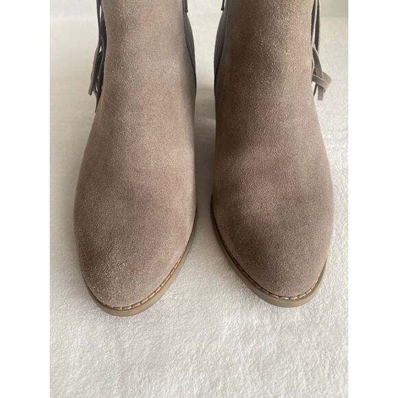 Vionic Ankle Booties Womens 8.5‎ Suede Fringe Heel Taupe Gold Studs Western - Picture 4 of 14